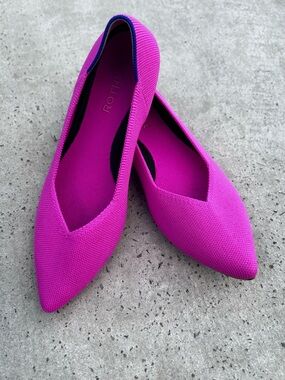Rothy's Pointed Ballet Flat in Rare/Retired Dragon Fruit pink size 8